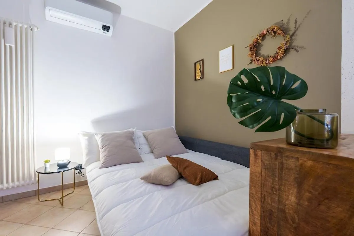 Central Station-Duomo-Design Apartment Milan Italy